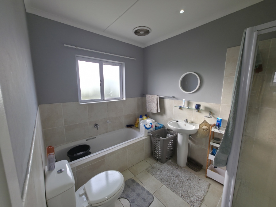 1 Bedroom Property for Sale in Beacon Bay North Eastern Cape